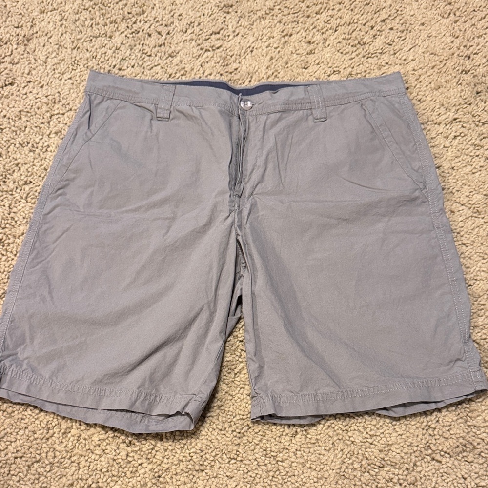 Columbia Men's Shorts size 36 gray/khaki